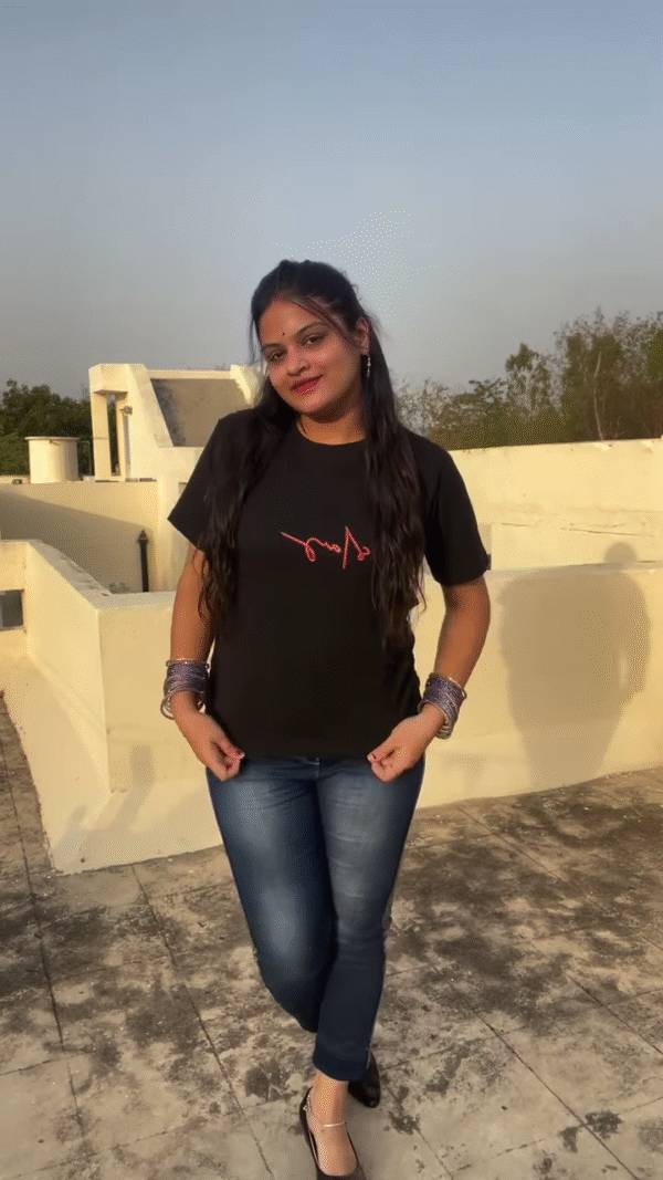 Casual Graphic T-Shirt with Distressed Denim