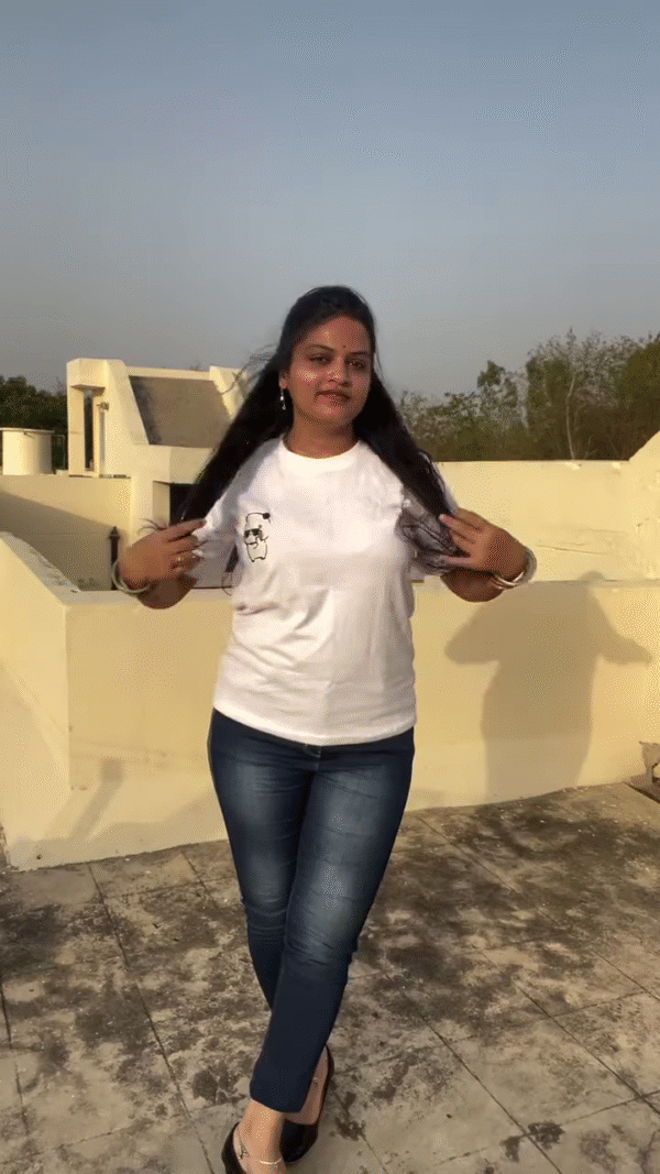 Casual Graphic T-Shirt with Distressed Denim