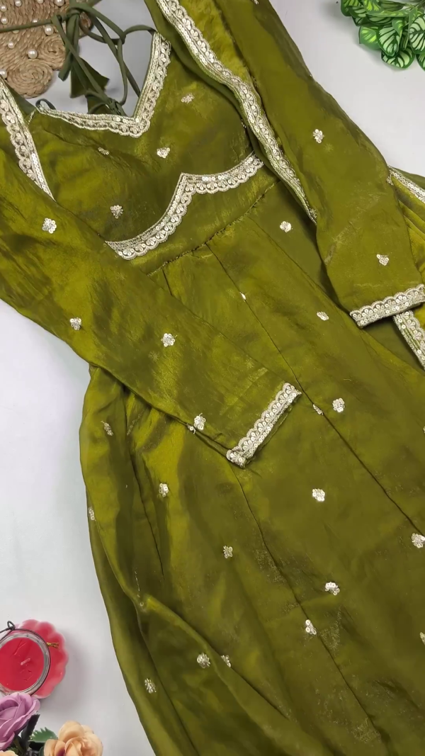 Radiant Peach Pink Anarkali with Scalloped Zari Artistry