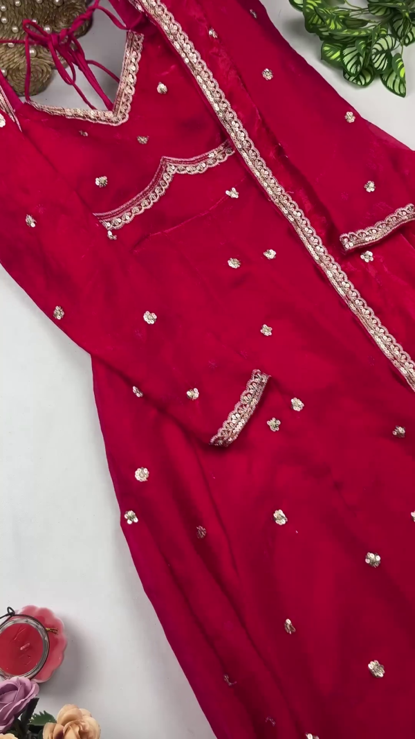 Radiant Peach Pink Anarkali with Scalloped Zari Artistry