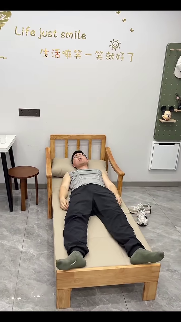 ๐ช๐ช Smart Living: Foldable Wall Chair & Multi-Use Ladder in Action! ๐งโจ
