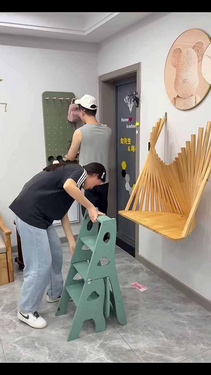 🪄 Space-Saving Magic: The Wall-Mounted Folding "Piano" Chair! 🪑✨