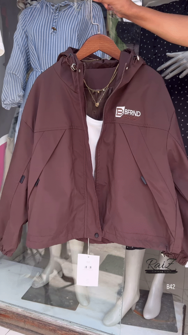🔥 Trendy Hooded Windbreaker – Street Style Must-Have! 🔥